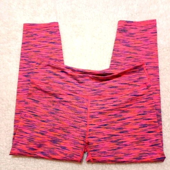 Fabletics Pants - FABLETICS SPACE DYE PRINT CAPRI LEGGINGS  SMALL